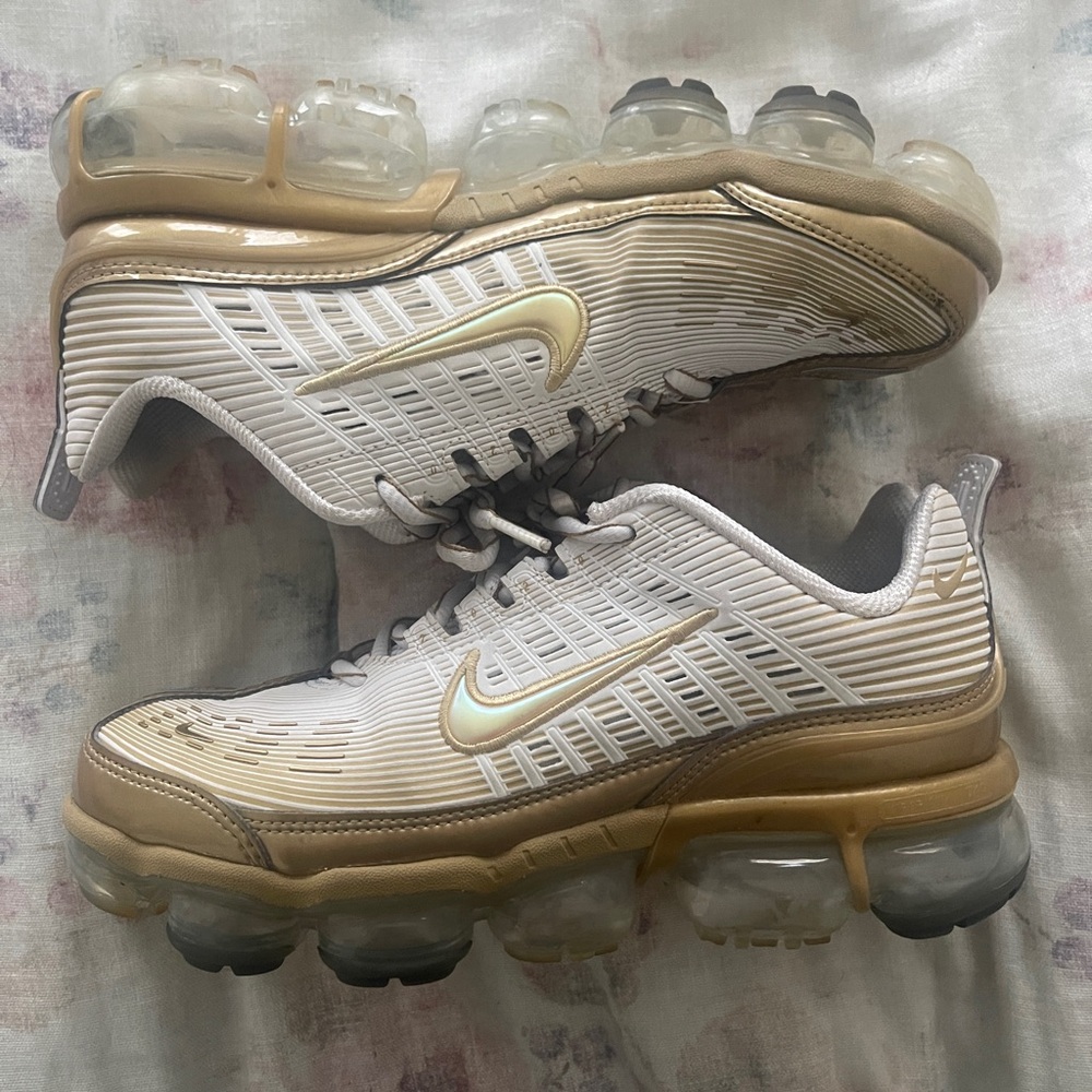 Nike VaporMax Plus in White and Tan